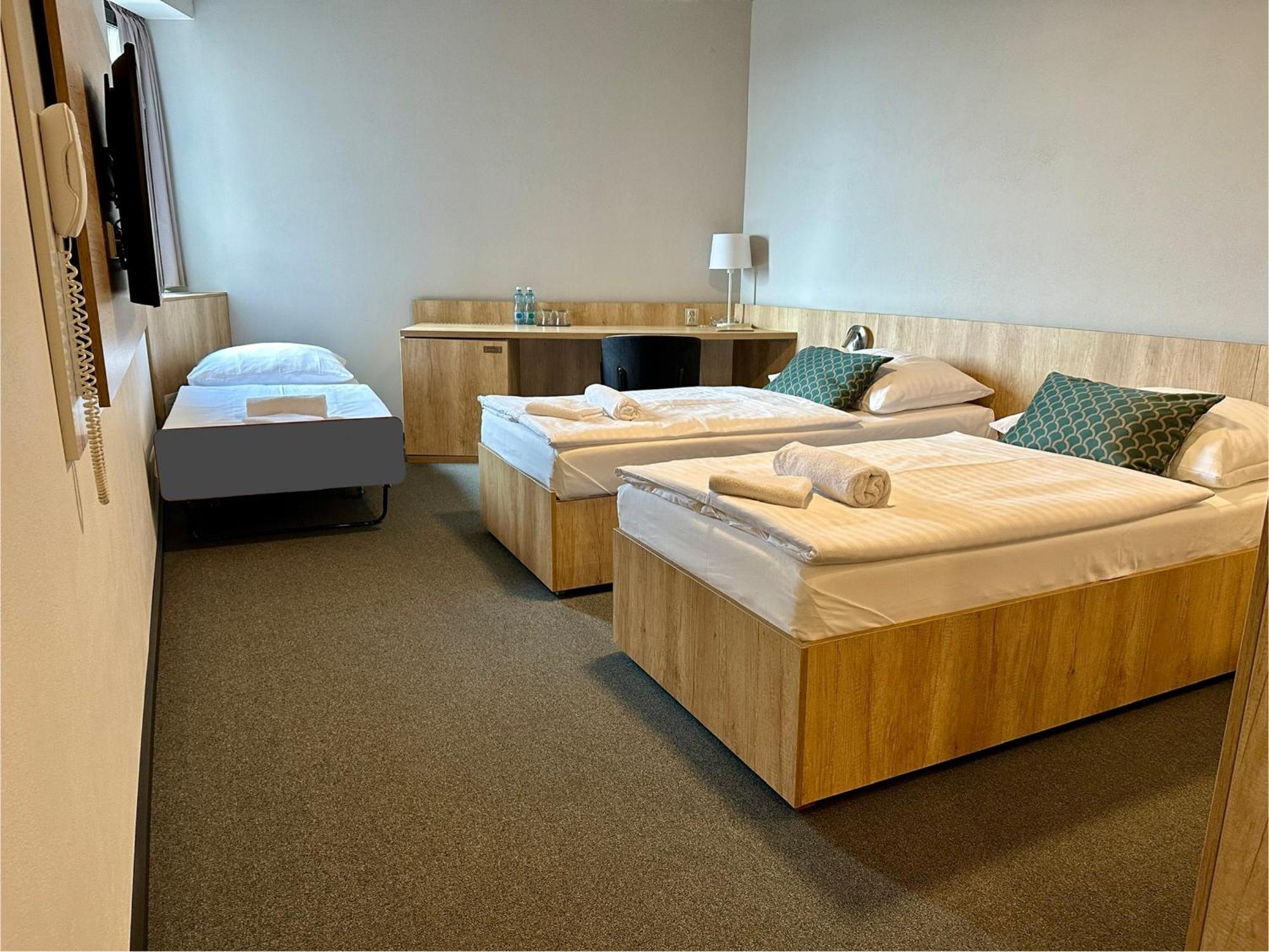 Hotel D1 Ostrovačice Buitenkant foto